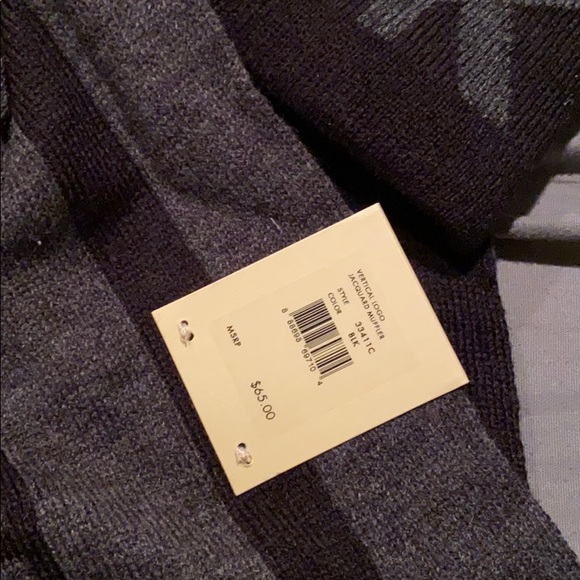 Micheal Kors hat and scarf set - Picture 2 of 2